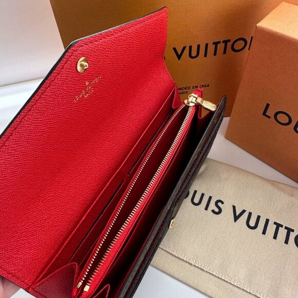 LOUIS VUITTON Monogram Sarah Wallet with Poppy (Red) Interior - Picture 4 of 10